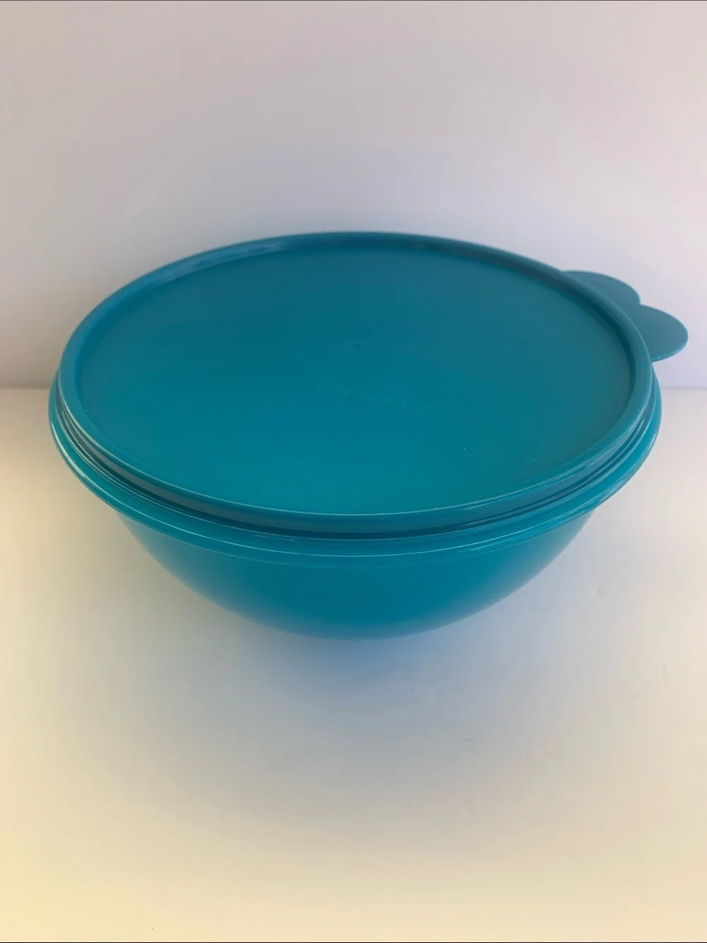 Tupperware Heritage Wonderlier Bowl Vintage 2L (8 3/4 Cups)  Blue  Color